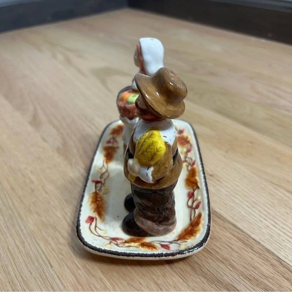 Pilgrim Salt & Pepper Shaker Set Bella Casa Ganz Vintage Ceramic Thanksgiving